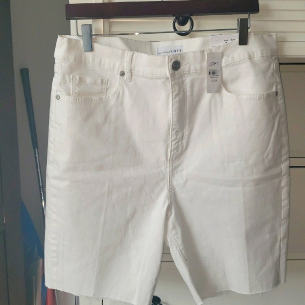 💕3/$30💕 NWT, LOFT White Denim Shorts